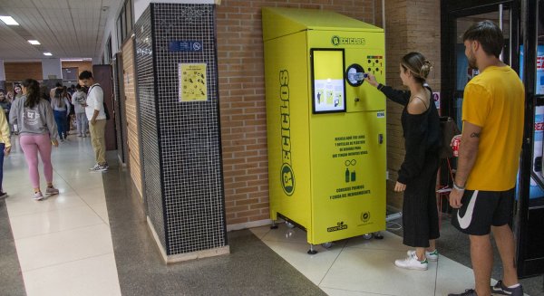 UMA.- Un total de seis centros universitarios instalan máquinas que recompensan por reciclar