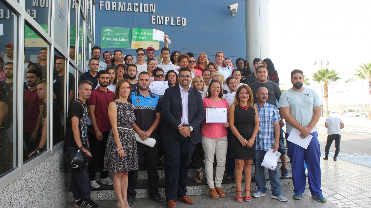 Las concejalías de Fomento y de Playas de Mijas reconocen la labor de los trabajadores de Renta Básica tras la finalización de la temporada de playa