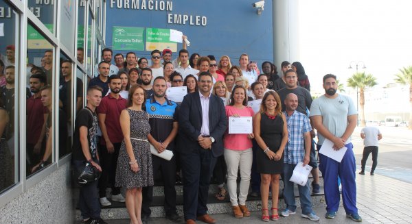 Las concejalías de Fomento y de Playas de Mijas reconocen la labor de los trabajadores de Renta Básica tras la finalización de la temporada de playa