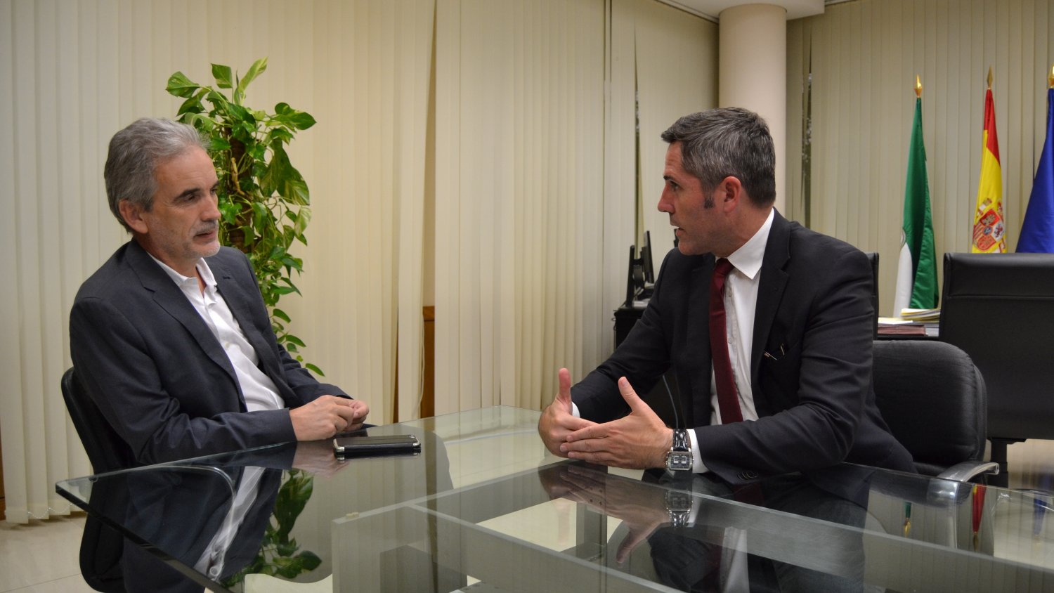 El alcalde de Mijas se reúne con el consejero de Salud para abordar el tema del Hospital