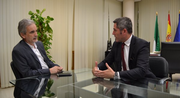 El alcalde de Mijas se reúne con el consejero de Salud para abordar el tema del Hospital