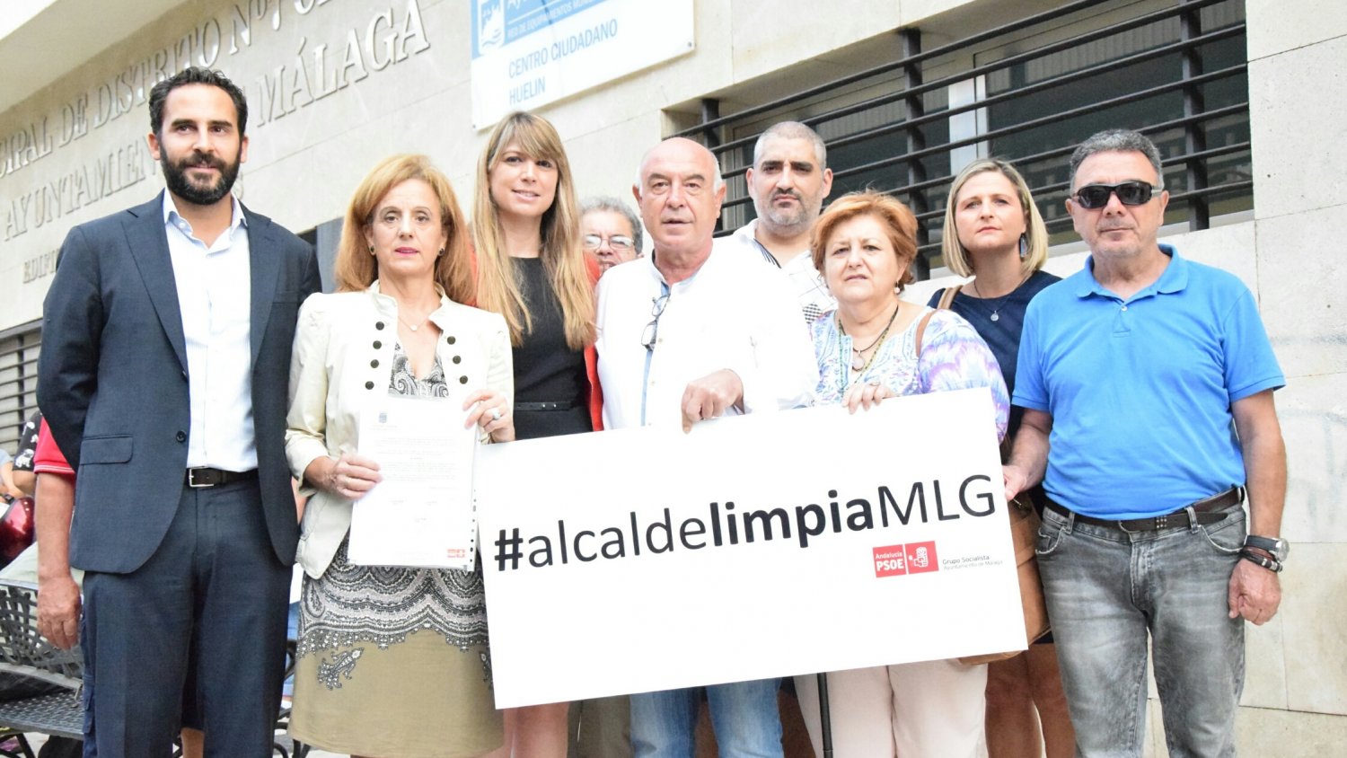 El PSOE de Málaga se moviliza para exigir al PP en todos los distritos de la ciudad un plan de choque de limpieza