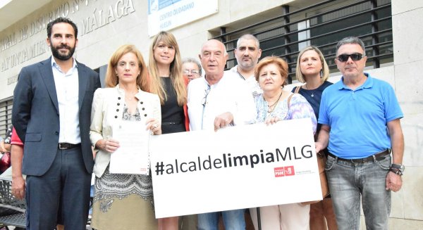 El PSOE de Málaga se moviliza para exigir al PP en todos los distritos de la ciudad un plan de choque de limpieza