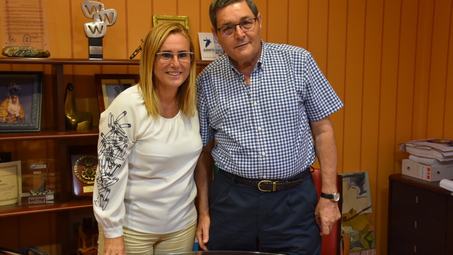 La alcaldesa de Fuengirola firma un acuerdo con la empresa Juma para sea patrocinadora de los actos del 175 aniversario