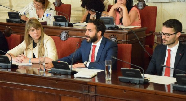 El PSOE rechaza las bonificaciones del PP porque son un timo y no llegan a las familias malagueñas que realmente las necesitan