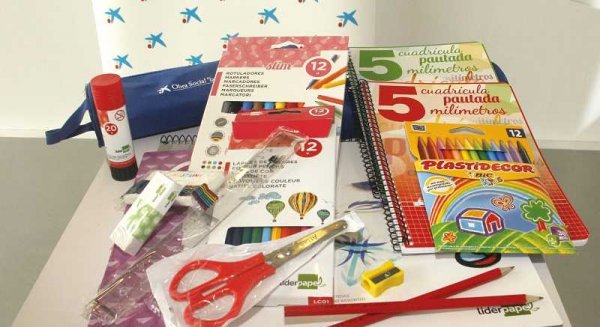 Torremolinos recibe 250 lotes de material escolar de la campaña ‘Tu material estrella’