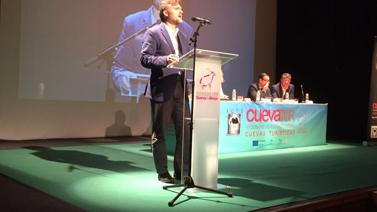 El consejero de Medio Ambiente defiende una gestión integral del patrimonio geológico asociada al desarrollo sostenible de las zonas rurales