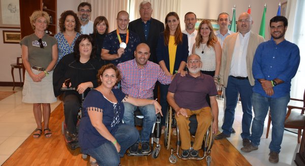Vélez-Málaga reconoce al deportista Jesús Romero por su medalla de plata en los Juegos Paralímpicos de Río de Janeiro