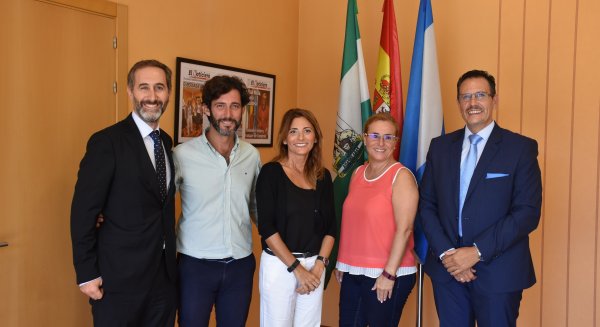 Fuengirola recibe 350 lotes de artículos escolares a través de la campaña “Tu material estrella” para familias con menos recursos