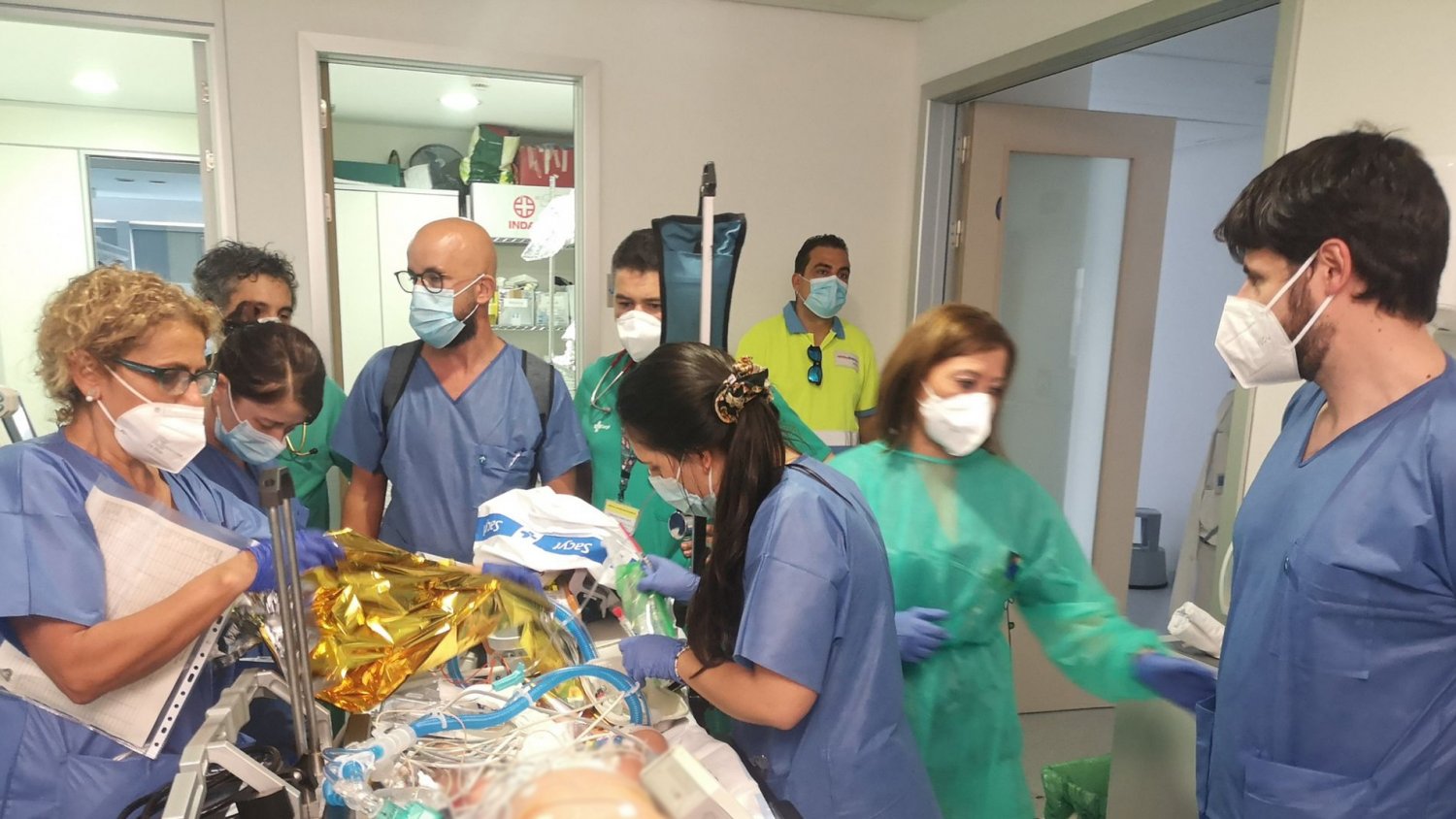 Profesionales del Hospital Materno Infantil de Málaga viajan 768 kilómetros para un traslado en ECMO