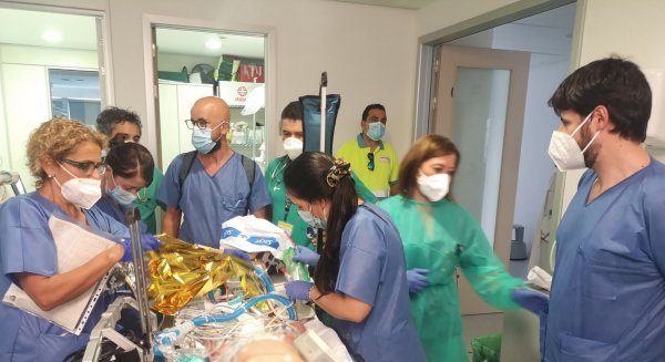 Profesionales del Hospital Materno Infantil de Málaga viajan 768 kilómetros para un traslado en ECMO
