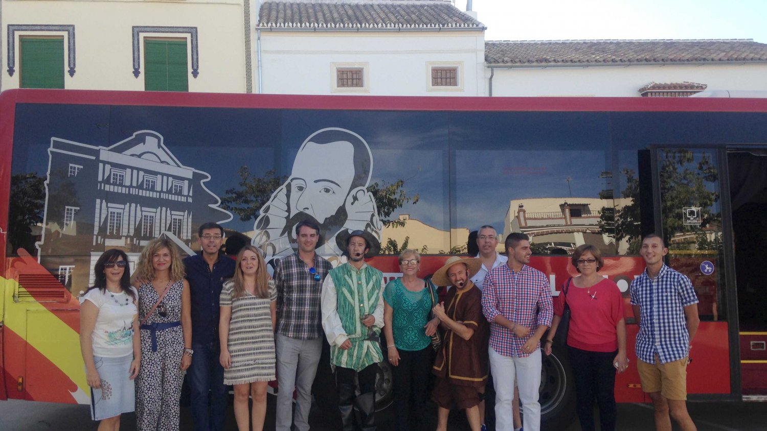 La Junta recuerda a Miguel de Cervantes en el IV Centenario de su muerte con un Teatro Bus itinerante