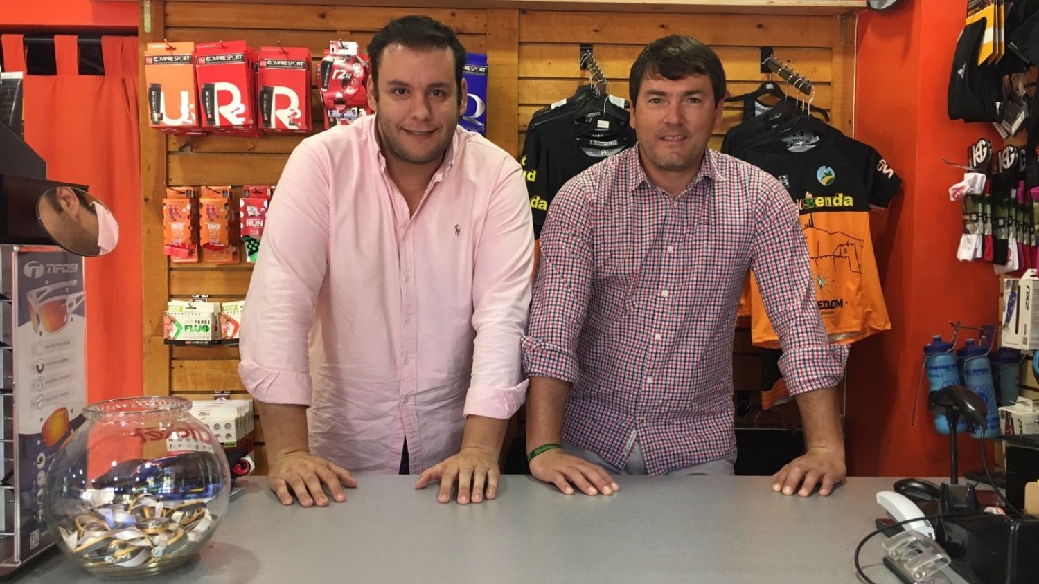 Fuengirola impulsa un curso básico de Kayak incluido en el programa de actividades Otoño Joven