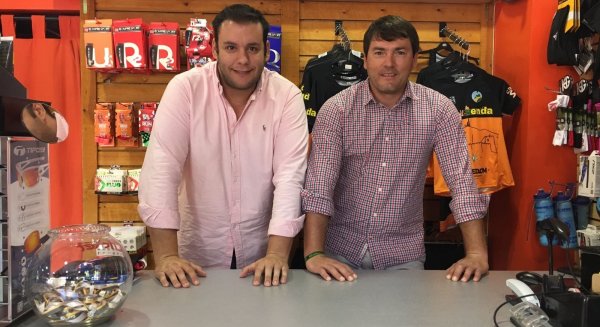 Fuengirola impulsa un curso básico de Kayak incluido en el programa de actividades Otoño Joven