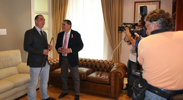 El Ayuntamiento de Vélez-Málaga, distinguido por FEAFES-Andalucía por su labor en la lucha a favor de la salud mental