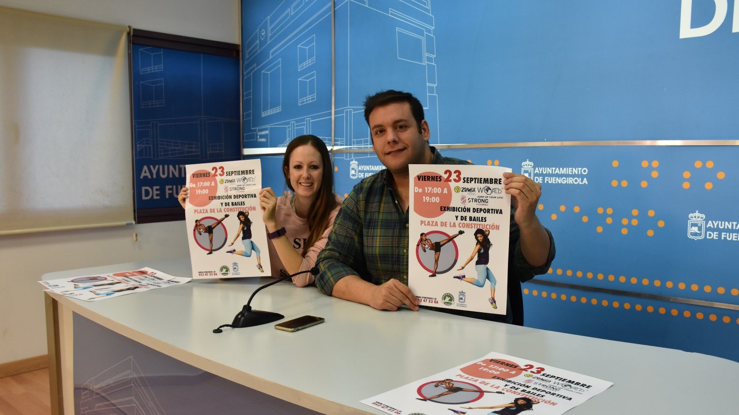 La plaza de la Constitución acoge una exhibición deportiva y de baile a cargo del gimnasio Studio 1