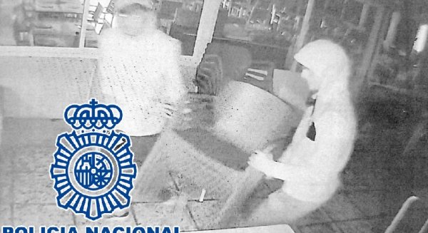 Detenidos dos hombres por el hurto de mobiliario en establecimientos de hostelería en Fuengirola y Mijas