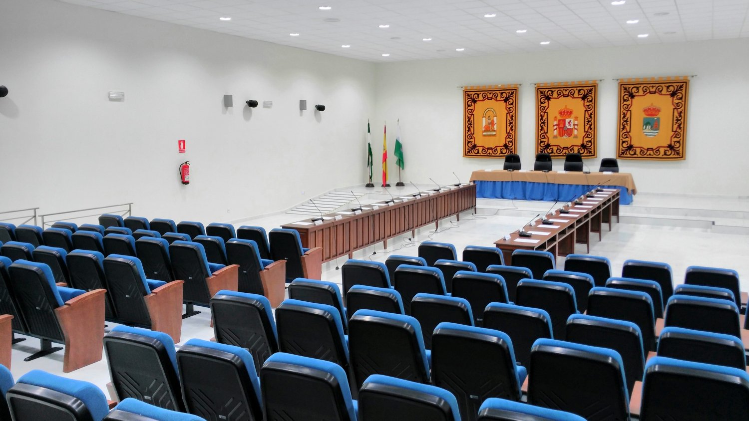 Estepona concluye las obras del nuevo salón de Plenos en el Palacio de Congresos