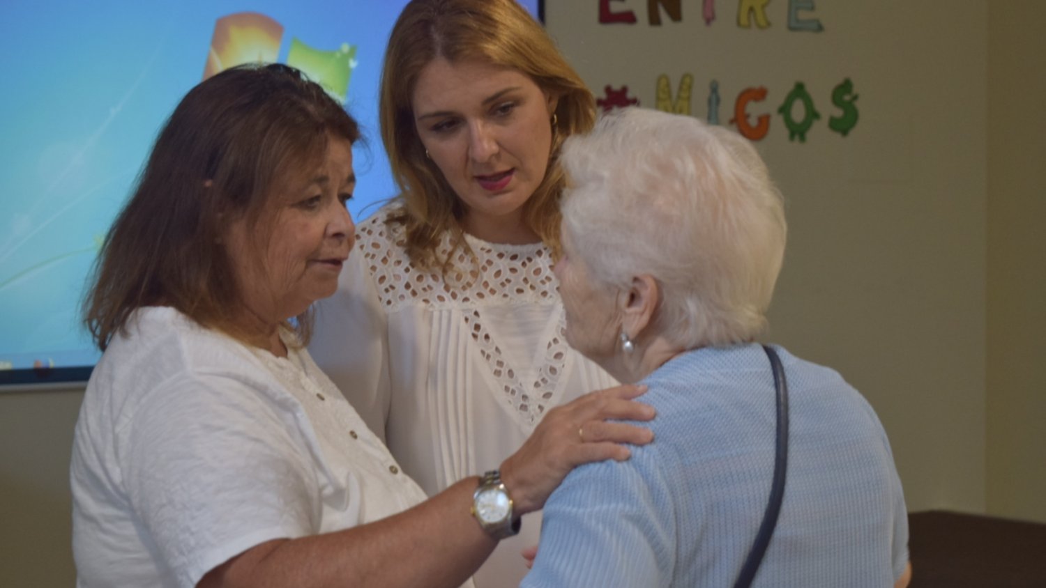 La delegada de Políticas Sociales destaca la colaboración con las entidades en la atención en los cuidados a los familiares de enfermos de Alzheimer