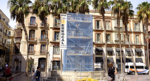 El Ayuntamiento de Málaga restaura la fuente de Génova en la plaza de la Constitución