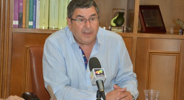 El alcalde de Vélez-Málaga anuncia la nueva reestructuración de áreas dentro del equipo de Gobierno