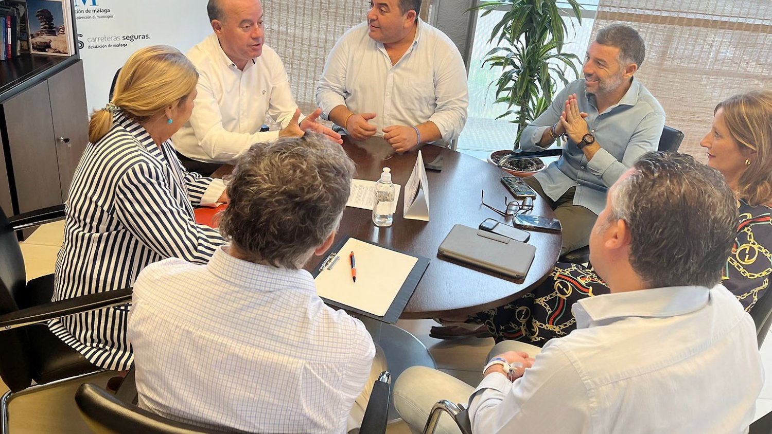 Antequera y Diputación de Málaga abordan  las futuras actuaciones en la carretera de acceso a La Joya