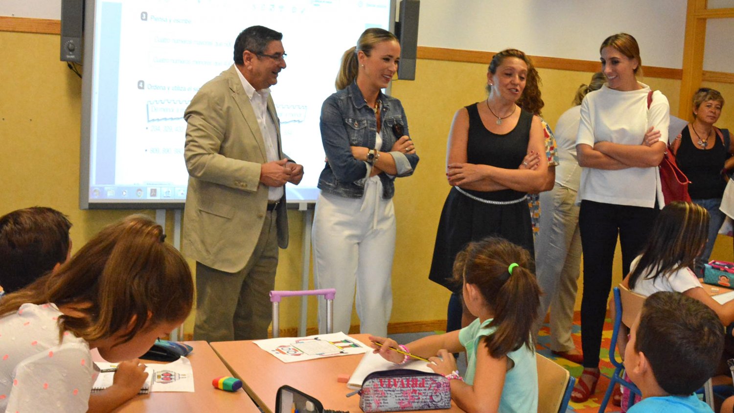 El alcalde de Vélez-Málaga visita las obras que permitirán la ampliación del CEIP Las Naciones