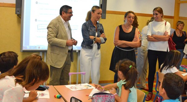 El alcalde de Vélez-Málaga visita las obras que permitirán la ampliación del CEIP Las Naciones