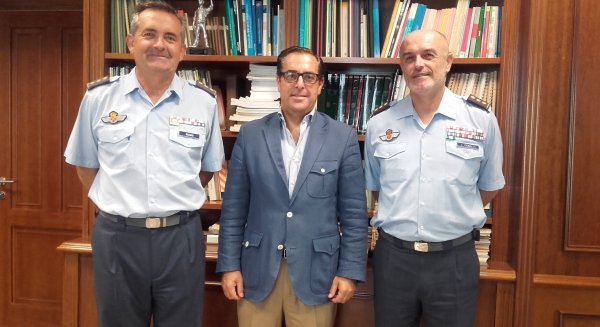El subdelegado recibe al futuro jefe de la Base Aérea de Málaga