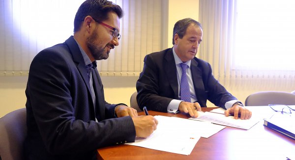 El Ayuntamiento de Málaga y Sareb firman un convenio para la cesión de seis viviendas a familias en riesgo de exclusión social