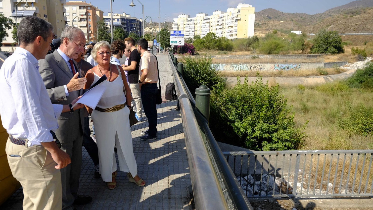 De la Torre visita los trabajos de conservación y limpieza de residuos sólidos de arroyos
