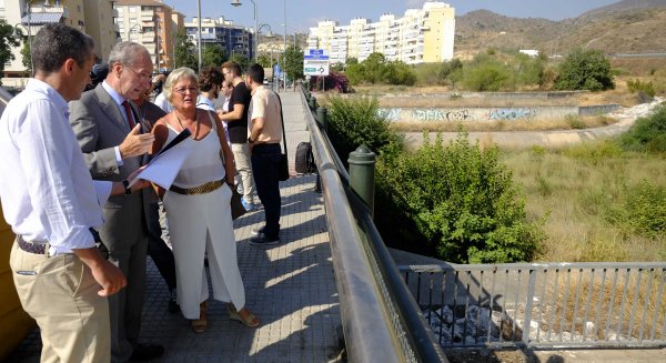 De la Torre visita los trabajos de conservación y limpieza de residuos sólidos de arroyos