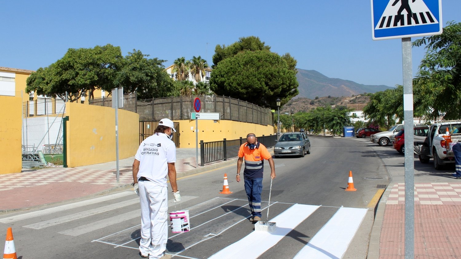 Estepona actuará en medio centenar de pasos de cebra para reforzar la seguridad en los entornos de colegios y guarderías