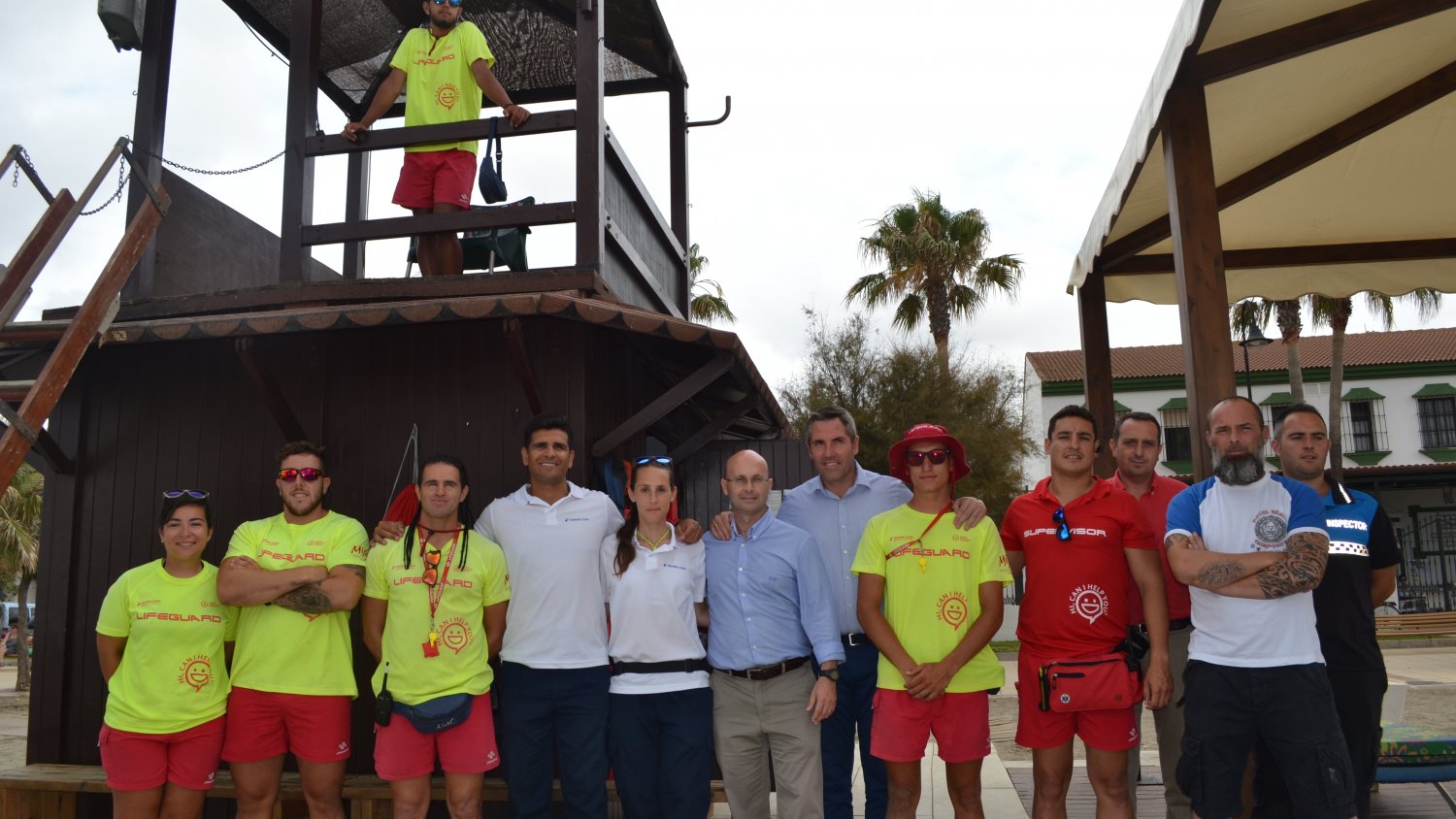 La labor preventiva de los socorristas disminuye las incidencias en el litoral mijeño durante el mes de agosto