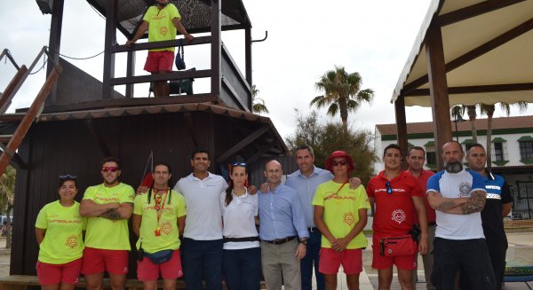 La labor preventiva de los socorristas disminuye las incidencias en el litoral mijeño durante el mes de agosto