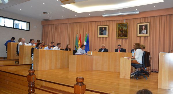 El pleno aprueba solicitar al Ministerio de Medio Ambiente la cesión de titularidad del paseo marítimo de Torre del Mar