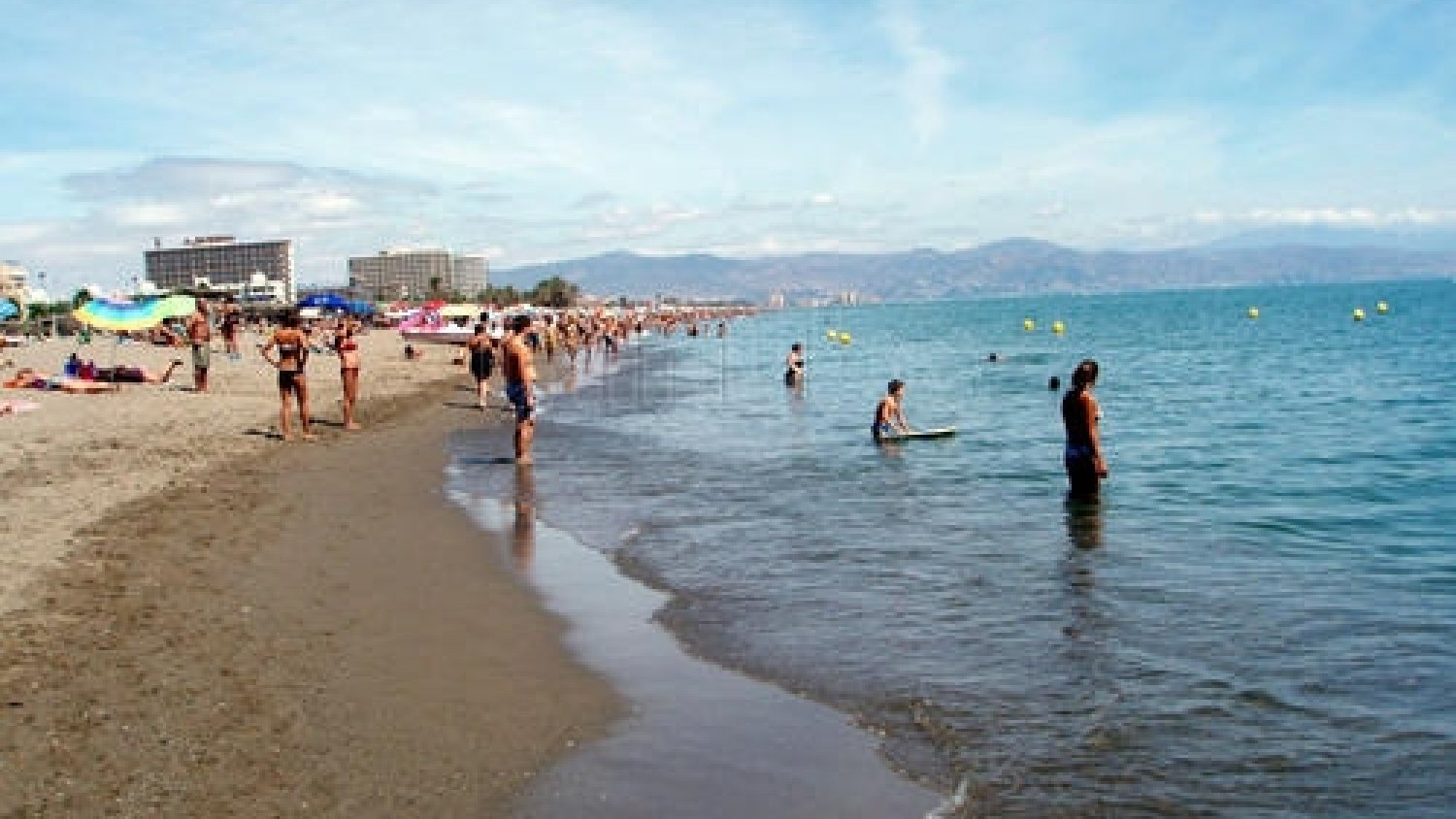 Rescatan a un bañista de nacionalidad francesa a punto de ahogarse en la playa de Los Álamos