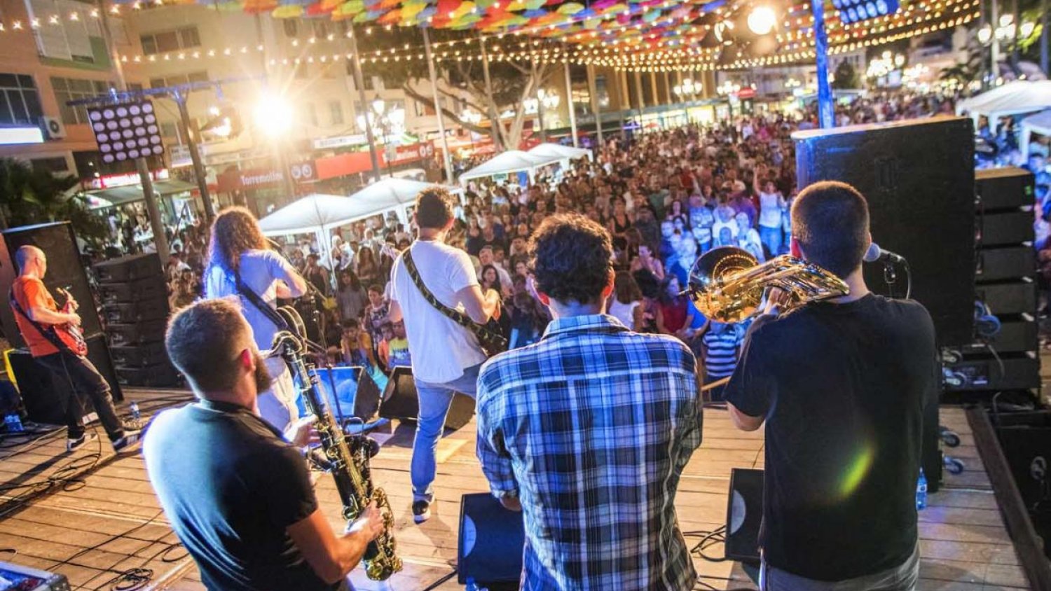 El festival de música 'Torroles Sound' homenajea al guitarrista Lito Fernández en su última jornada de la edición 2016