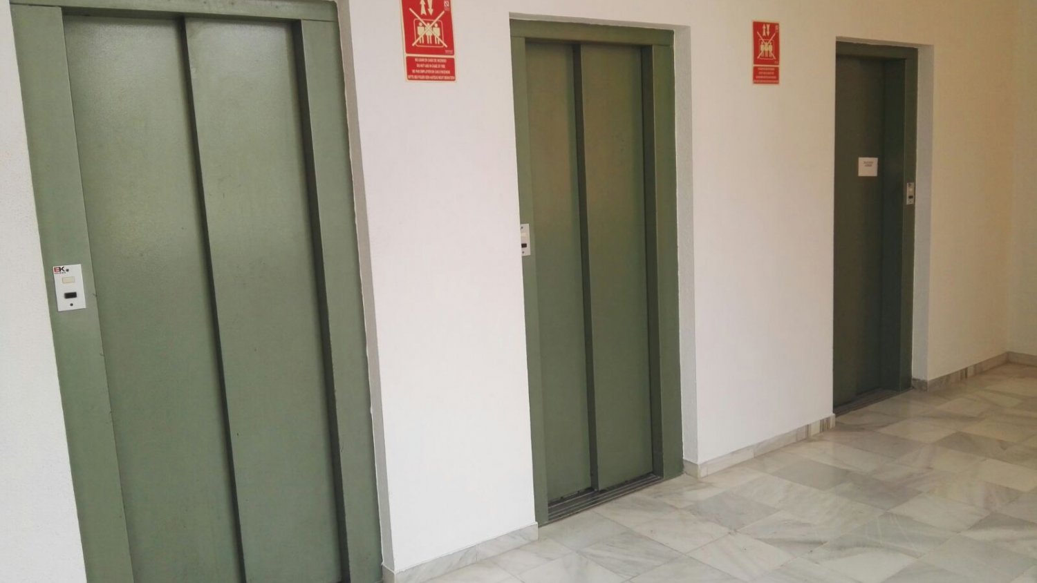 El Ayuntamiento de Rincón mejora la accesibilidad del edificio municipal con la renovación de los ascensores