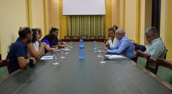 La Junta informa a los padres y madres del CEIP José Calderón de Campanillas sobre el plan de retirada de amianto