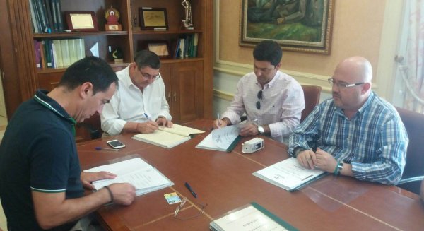 Torre del Mar firma el contrato para la segunda fase de las obras de Calle Princesa