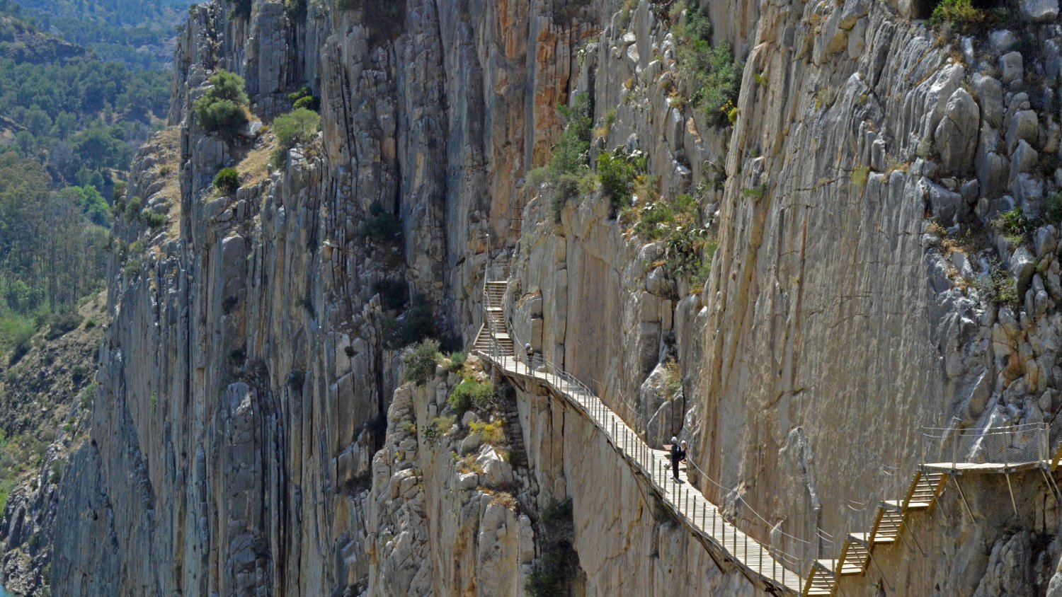 El Gobierno peruano se interesa por la recuperación del Caminito del Rey para aplicarla en el Cañón del Colca