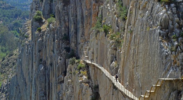 El Gobierno peruano se interesa por la recuperación del Caminito del Rey para aplicarla en el Cañón del Colca