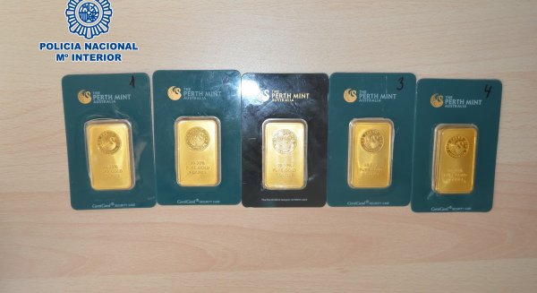 Detienen a un hombre en Torremolinos por la venta de lingotes de oro falsos