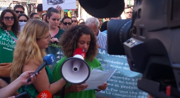 CCOO se concentra contra los recortes de plantilla de profesorado
