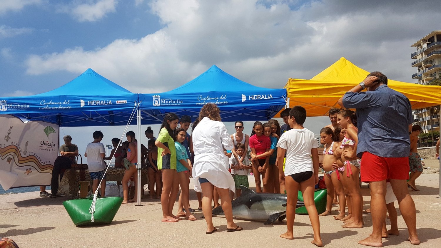Unicaja colabora con el Aula del Mar en la concienciación de la protección del litoral