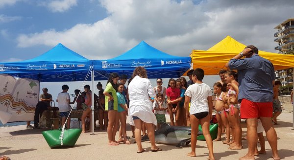 Unicaja colabora con el Aula del Mar en la concienciación de la protección del litoral