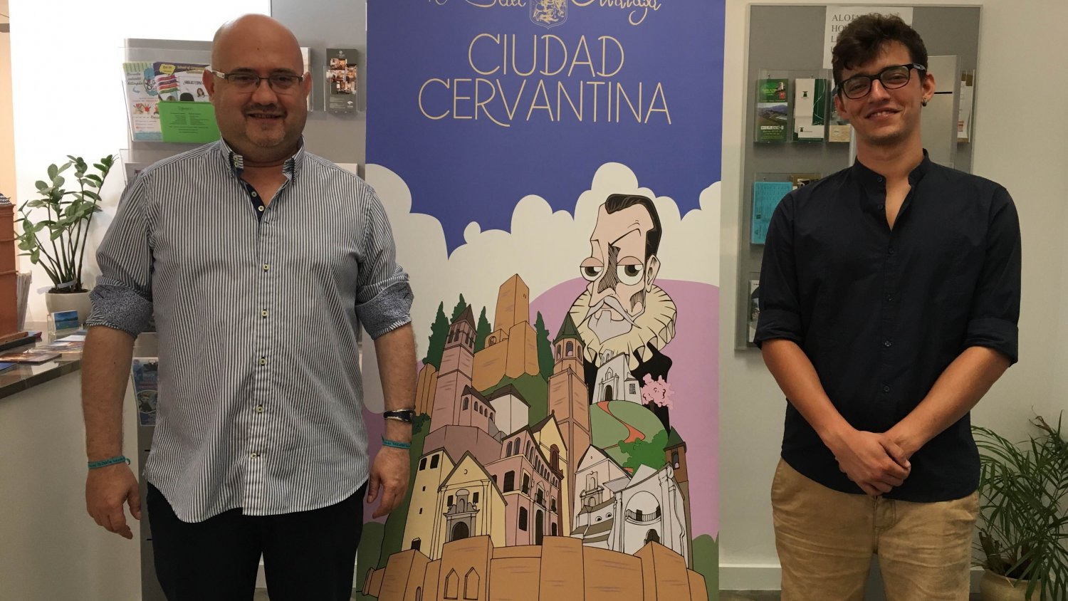 Torre del Mar presenta 10 mupis publicitarios para rememorar el cuarto centenario de la muerte de Miguel de Cervantes