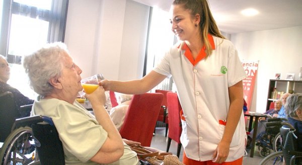 Salud realiza durante el verano un seguimiento telefónico a casi 1.881 pacientes en riesgo por las altas temperaturas en Málaga