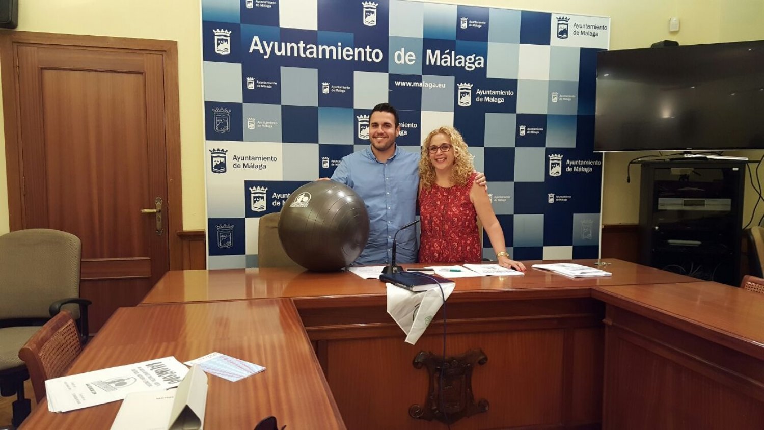 Málaga para la Gente propone incluir el Baloncodo en las actividades y exhibiciones deportivas municipales
